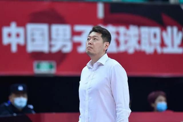苏家和叶家，都是有着百年历史的顶尖大家族。